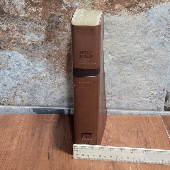 Holy Bible Giant Print Edition KJV - Picture 8 of 16